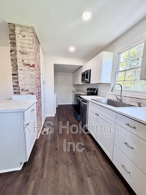 4 bed, 2.0 bath, 2000 sqft, $2,650 — Photo 3