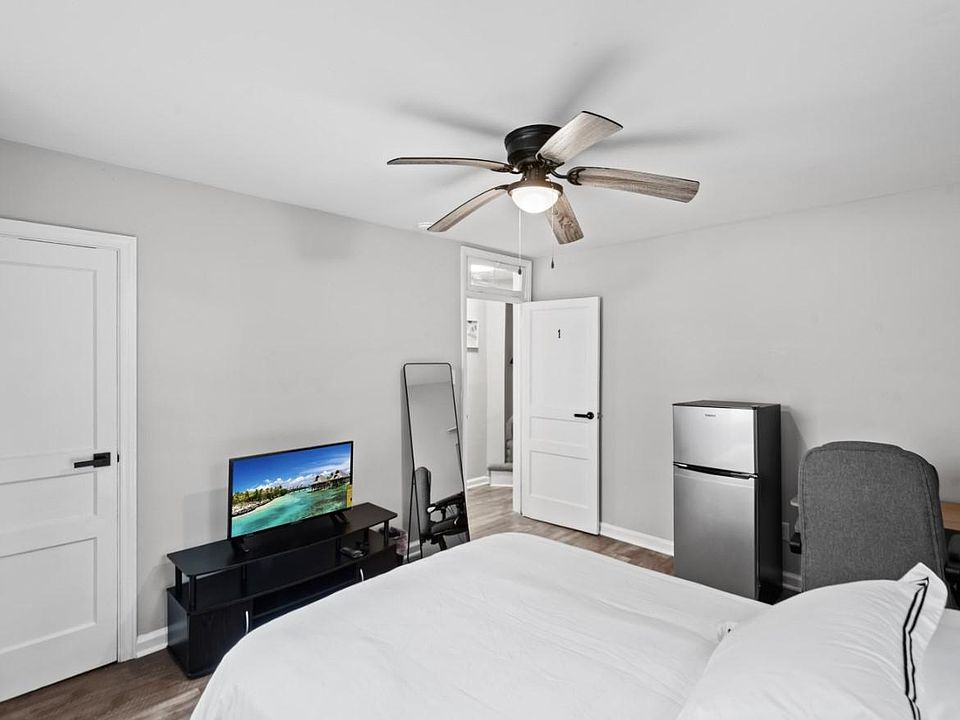 32" Smart TV and entertainment desk with closet and shelves.