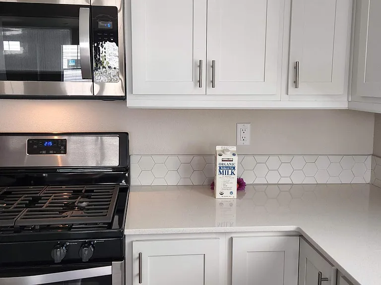 2215 Livesay Ln — Photo 2