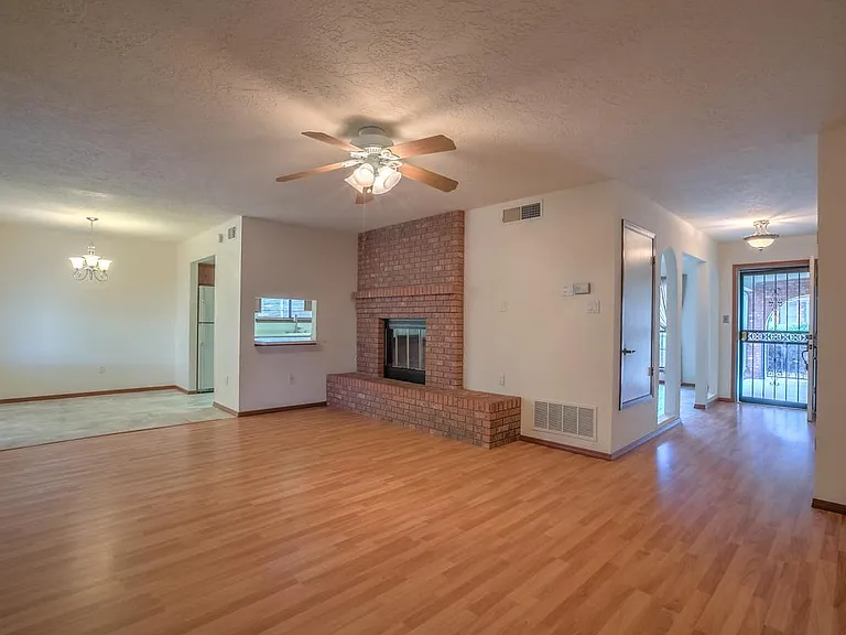 1117 Stutz Dr NE — Photo 9