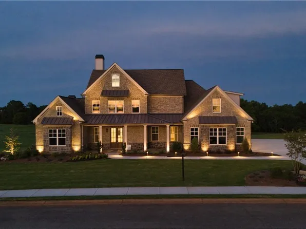 557 Club Dr, Commerce, GA 30530