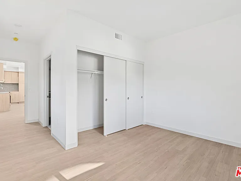 2521 S Orange Dr — Photo 3