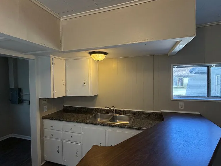 305 W 15th St — Photo 5