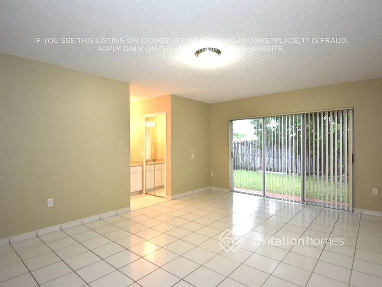 1276 SW 143rd Pl — Photo 7