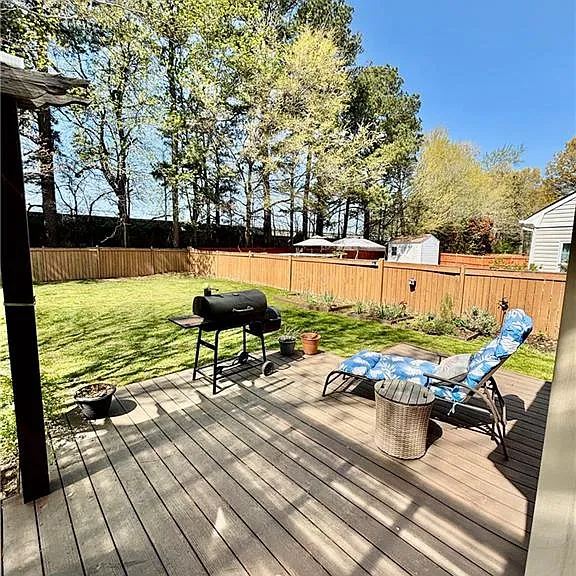 810 Holbrook Dr — Photo 28