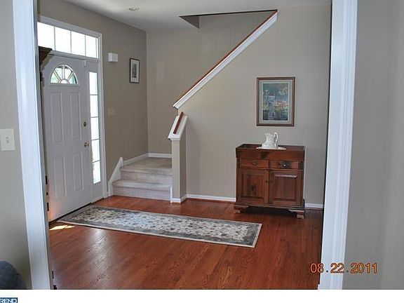 4th image of 114 Dennis Ln
