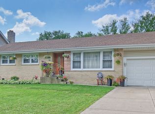 8135 W Davis St, Niles, IL 60714