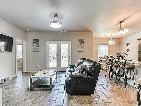 4th image of 9896 Abington Cir