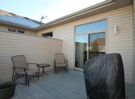 4th image of 11387 Hillcrest Dr N