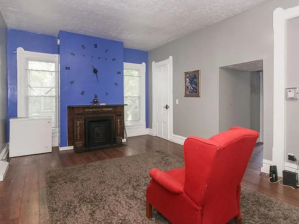 11709 Ashbury Ave