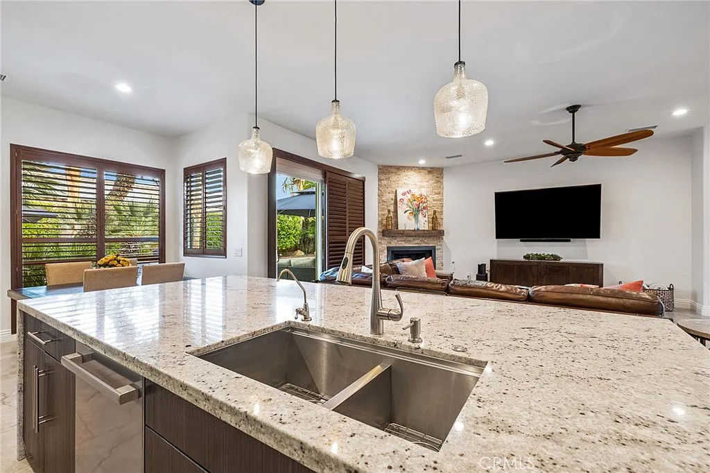 4 bed, 2.5 bath, 2770 sqft, $6,500 — Photo 4
