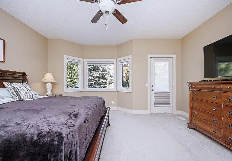 544 Rocky Vista Gdns NW — Photo 16