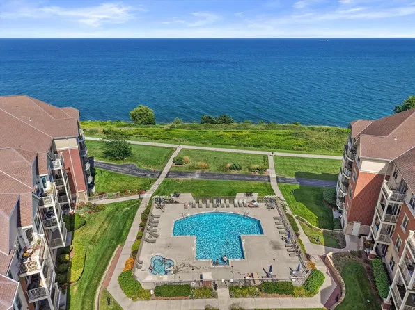 4120 S Lake DRIVE #265, Saint Francis, WI 53235