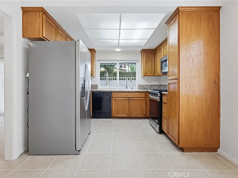 18102 Hatteras St — Photo 14