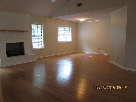 4th image of 807 Park Dr