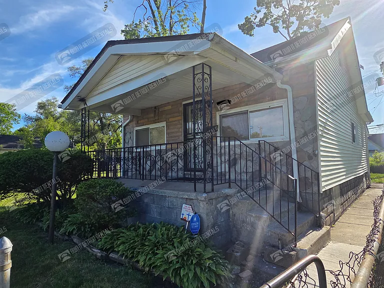 15887 Muirland St — Photo 2