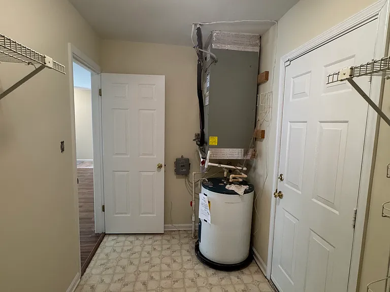 910 James Ct — Photo 13