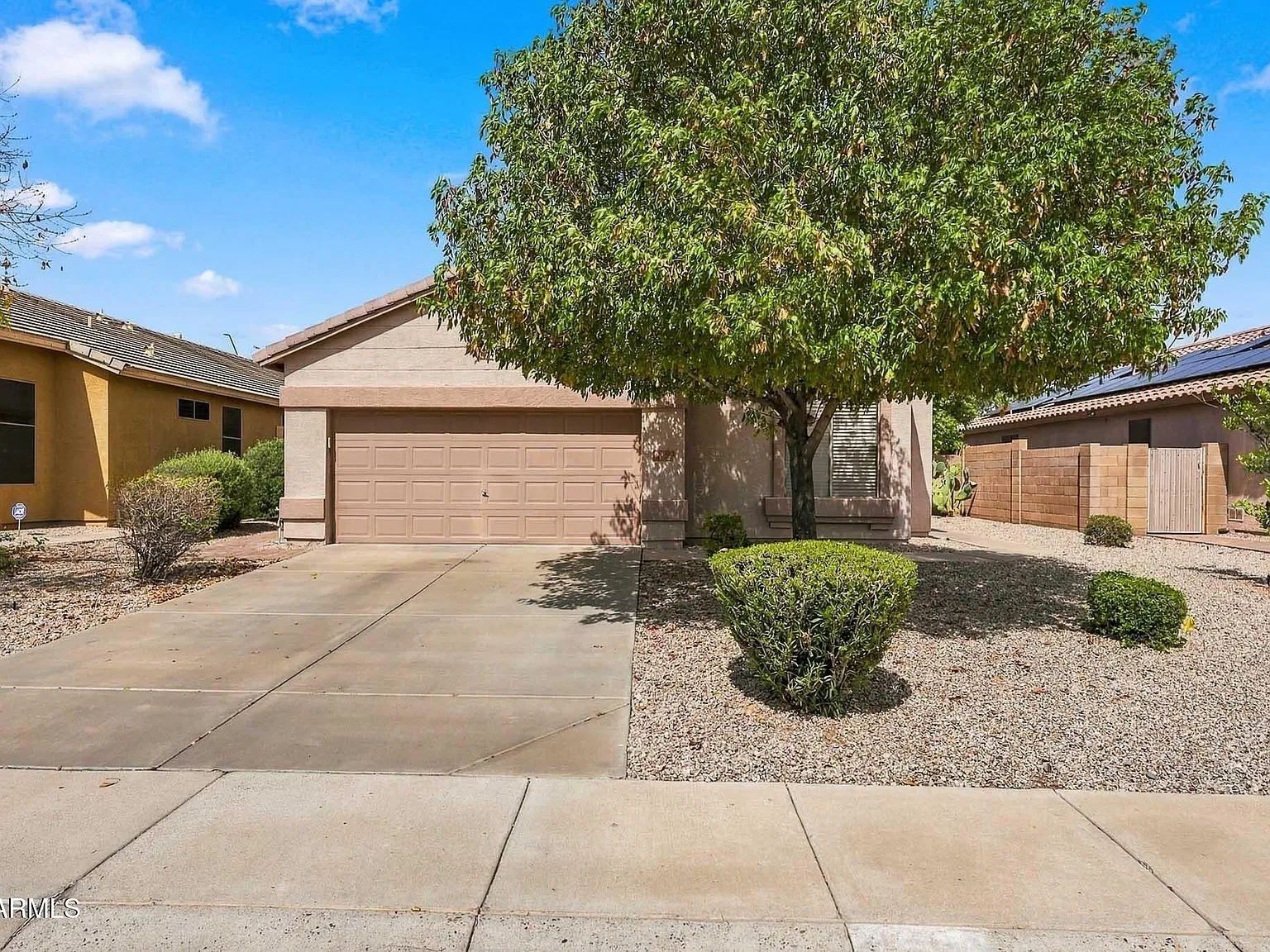 4 bed, $2,500 — Photo 1