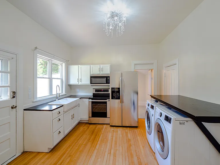 377 31st St SE — Photo 7