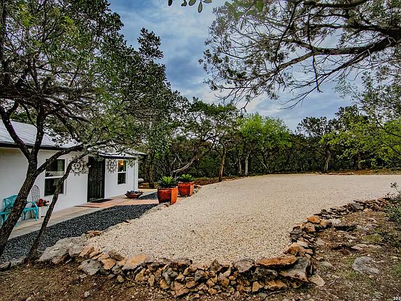 5th image of 582 Blue Bill Cove Dr.