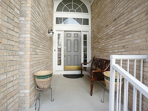 4th image of 2932 Baffin Dr