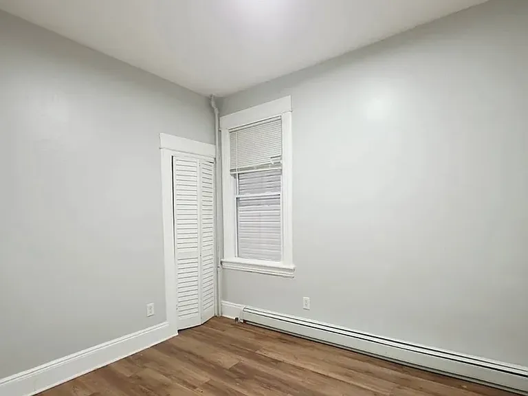84 Winfield Ave — Photo 5