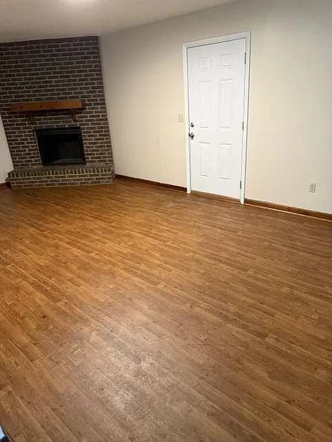 1003 Clearmont Dr — Photo 2