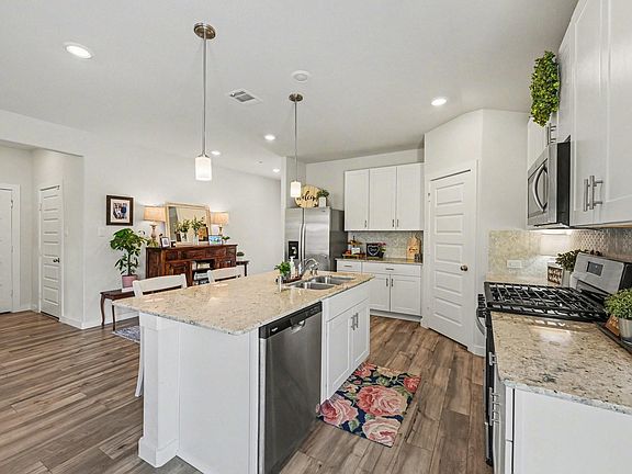 3rd image of 5842 Wayne Way