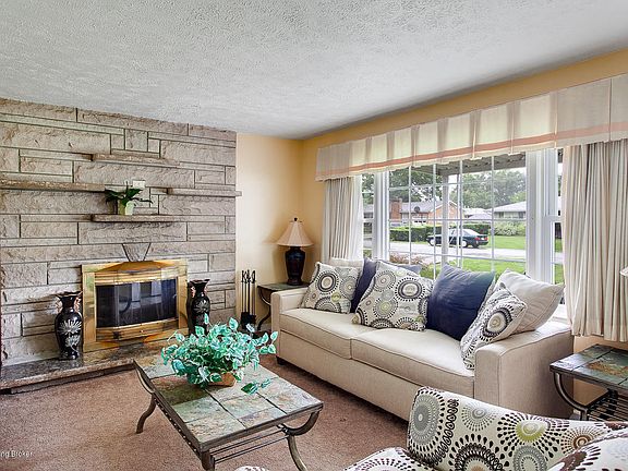 4th image of 8405 Summer Haven Ct