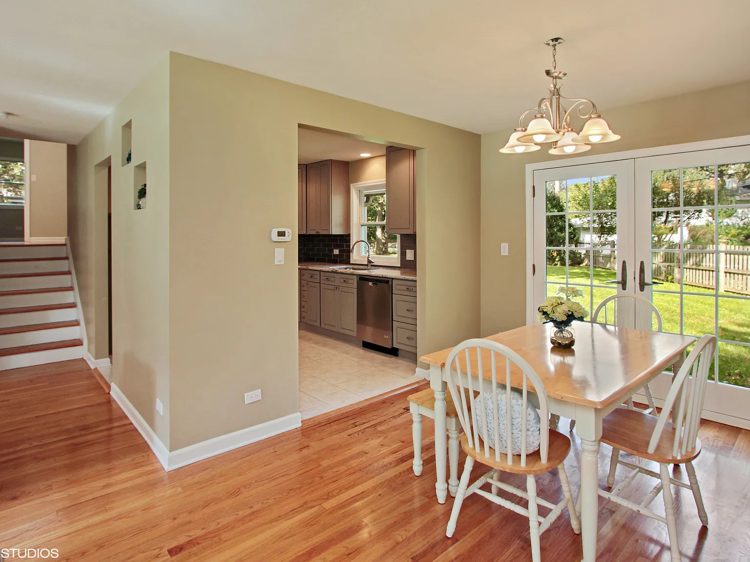 3 bed, 1900 sqft, $3,300 — Photo 4