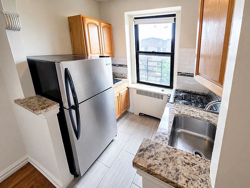 1st image of 1755 Clay Ave #5G