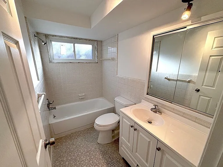 118 W Lawrence Ave — Photo 12