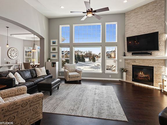 2nd image of 10117 S Barrington Dr
