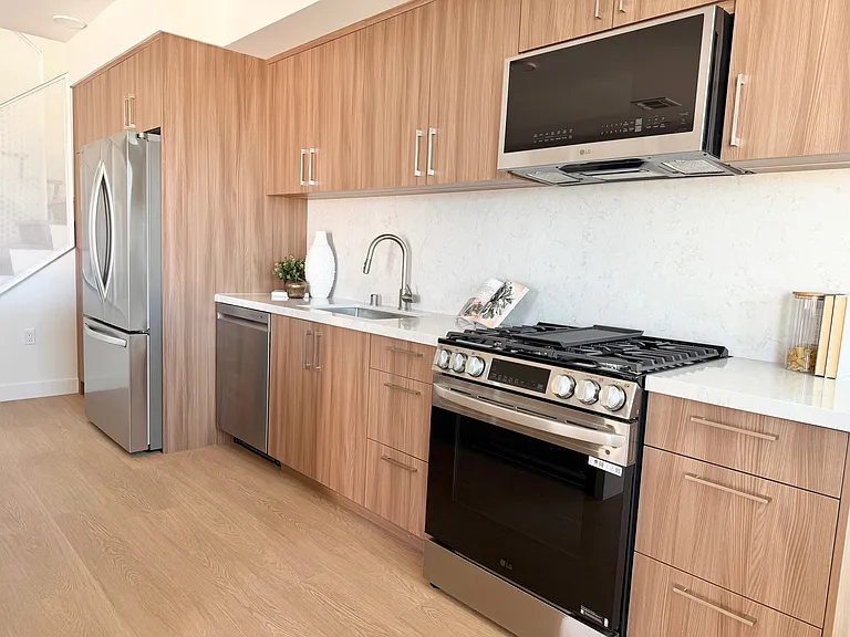 Penthouse 2 Bed 2.5 Bath
