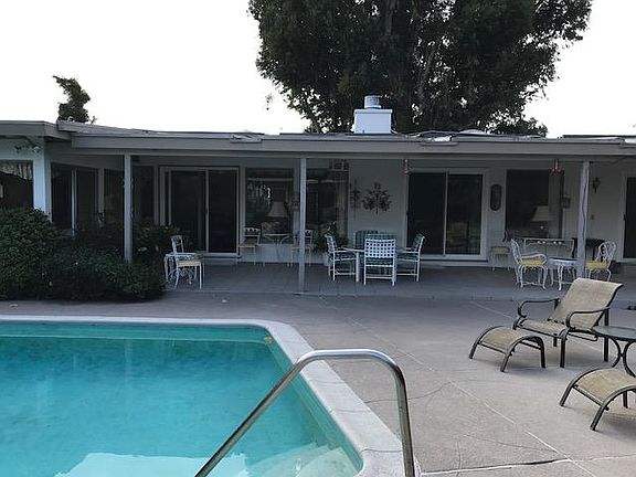 3rd image of 601 Country Club Ln