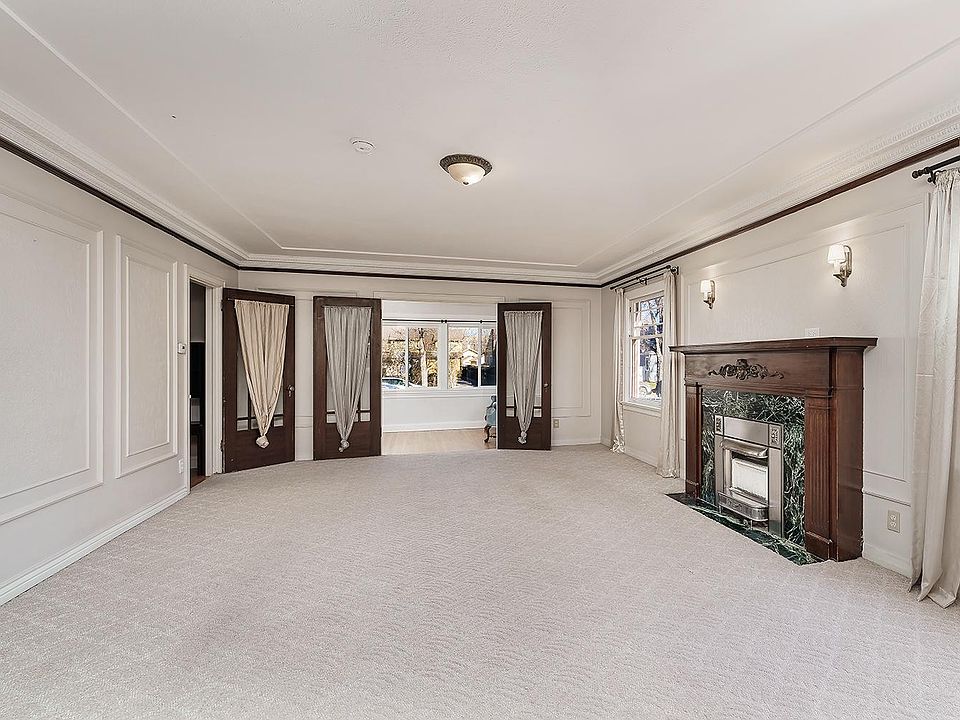 Living room, fireplace is for decoration only, flatscreen TV will sit on mantle.