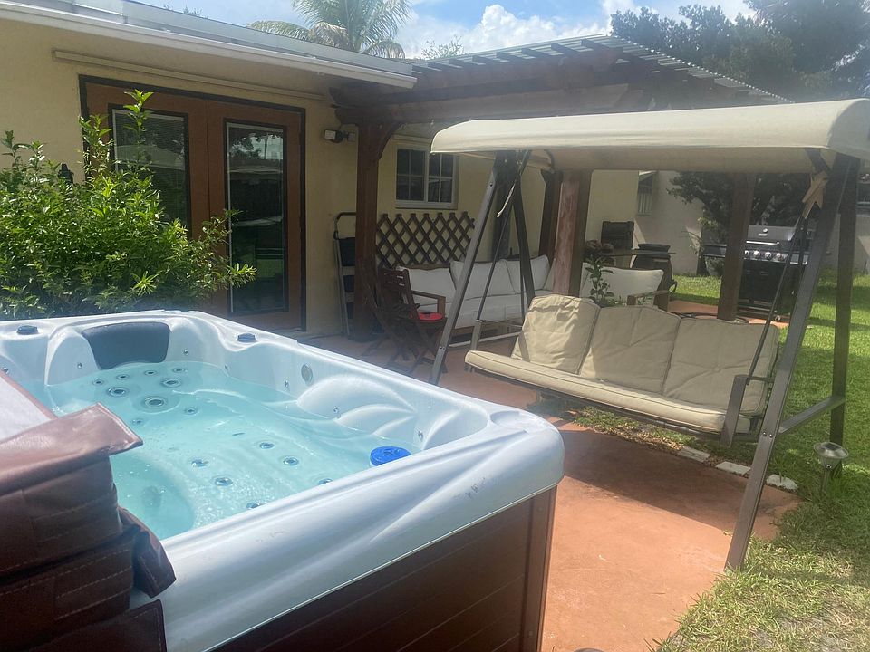 1st image of 5040 SW 94th Way