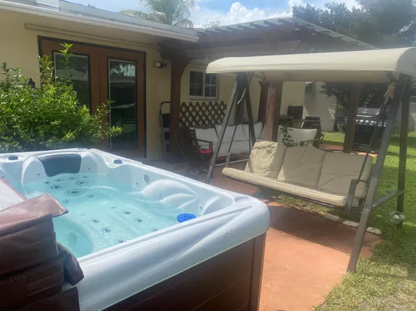 5040 SW 94th Way, Fort Lauderdale, FL 33328