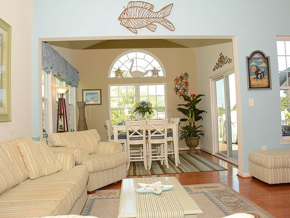 3rd image of 38010 Bayview Cir W