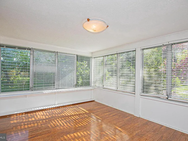 526 Williams Rd — Photo 4