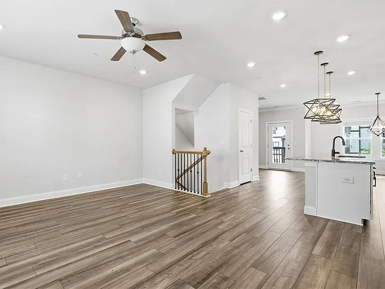 407 Lincoln St — Photo 26