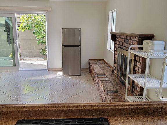 4th image of 363 Loma Ave