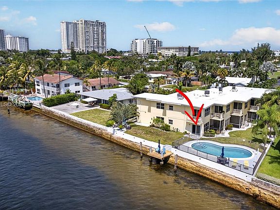 3rd image of 615 S Riverside Dr APT 5