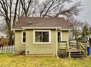 103 Calvert Ave, Waterford, MI 48328