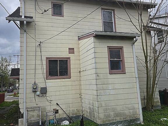 2nd image of 460 E Amherst St