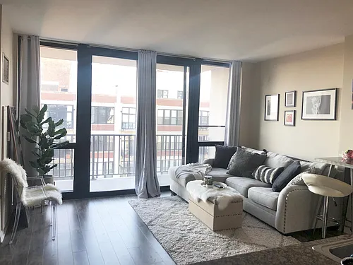 210 S Desplaines St #1408 Photo 1