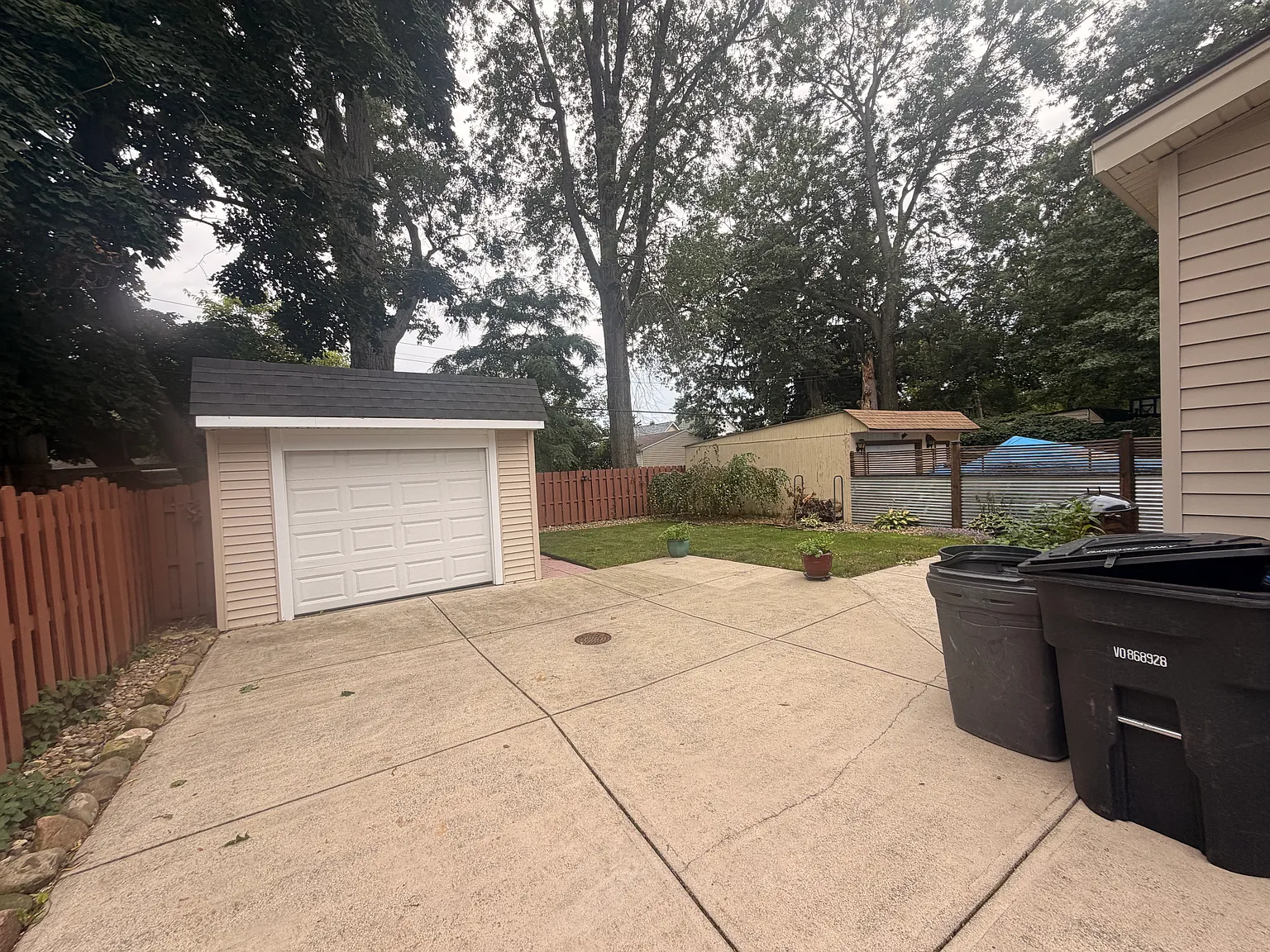 3 bed, 1129 sqft, $1,750 — Photo 3