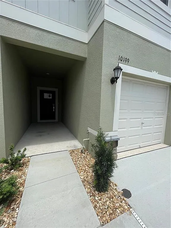 3 bed, 2.5 bath, 1634 sqft, $1,975 — Photo 2