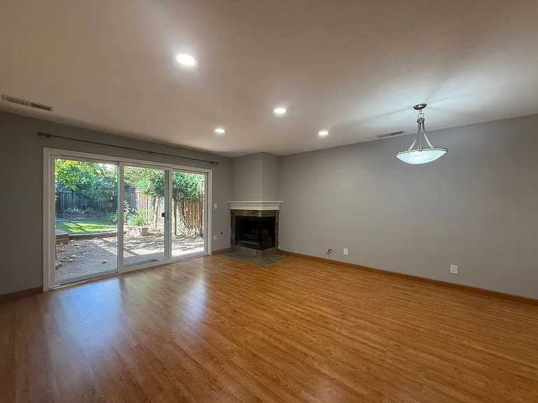 666 W Sunnyoaks Ave — Photo 5