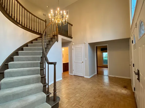 422 Whitehall Dr, Arlington Heights, IL 60004